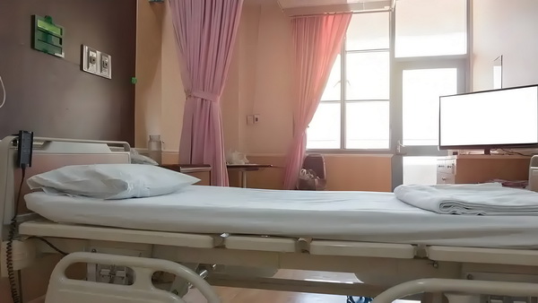 深圳户口的条件_中国学者：特朗普把刀架我们脖子上我们绝不屈服 中国学者特宁波格：浙江区价